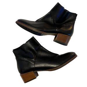 Avellini Black Leatheret Block Heel ankle boots side zip 9 NWOB side zip